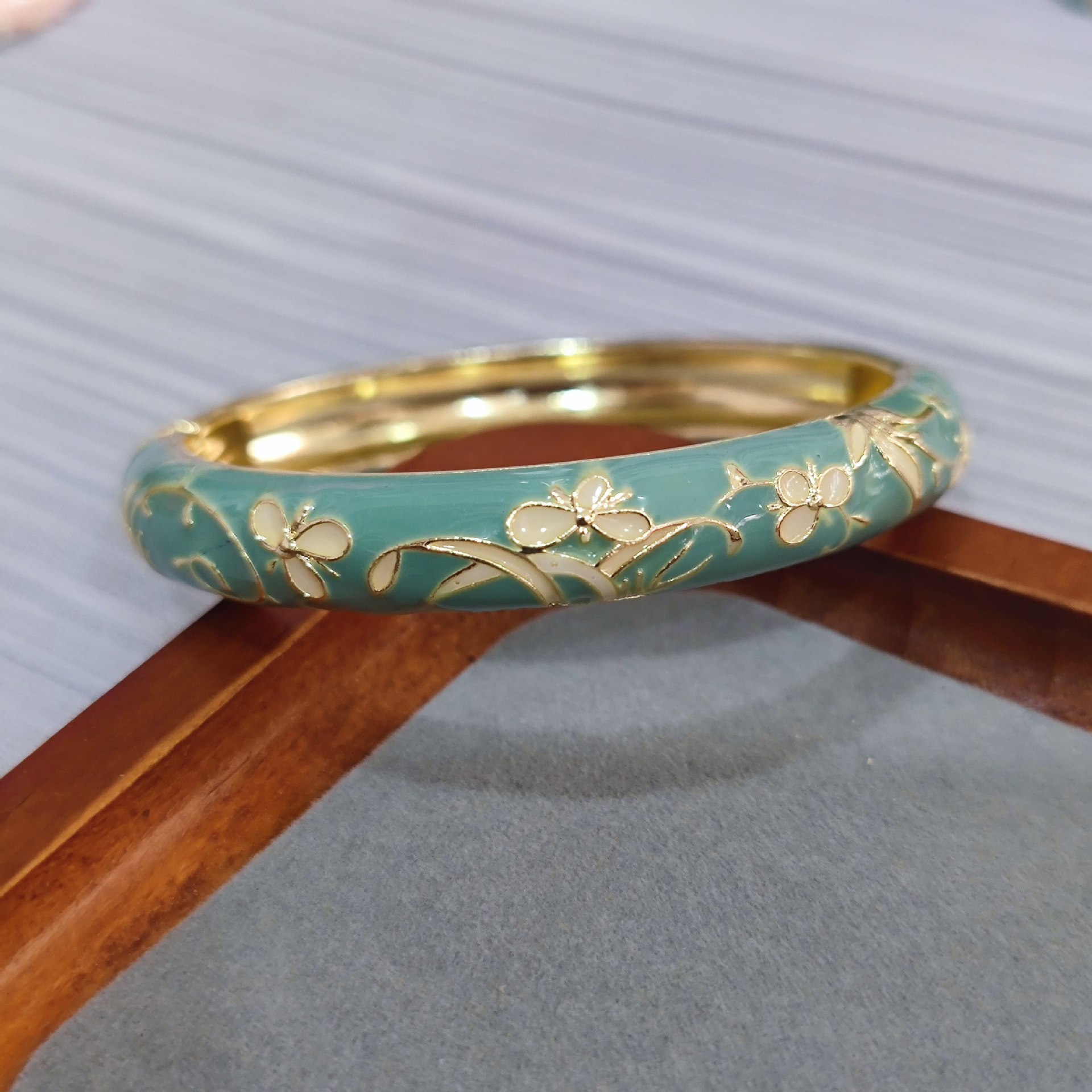 Open cuff bangle Enamel floral - Coordinates Bracelet のレビューと価格