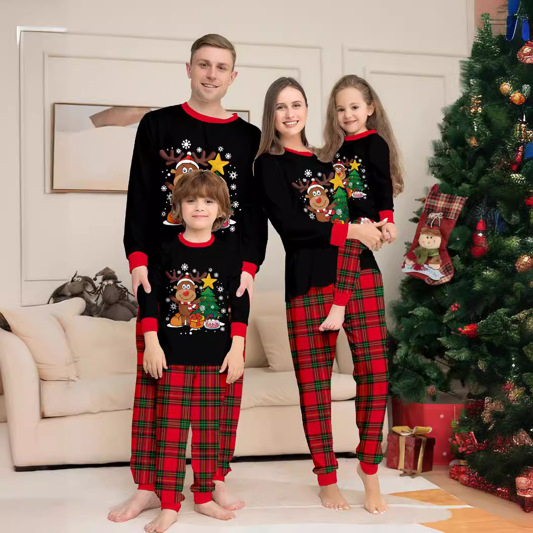 Autumn and winter cartoon elk  - Family Tree Print のレビューと価格