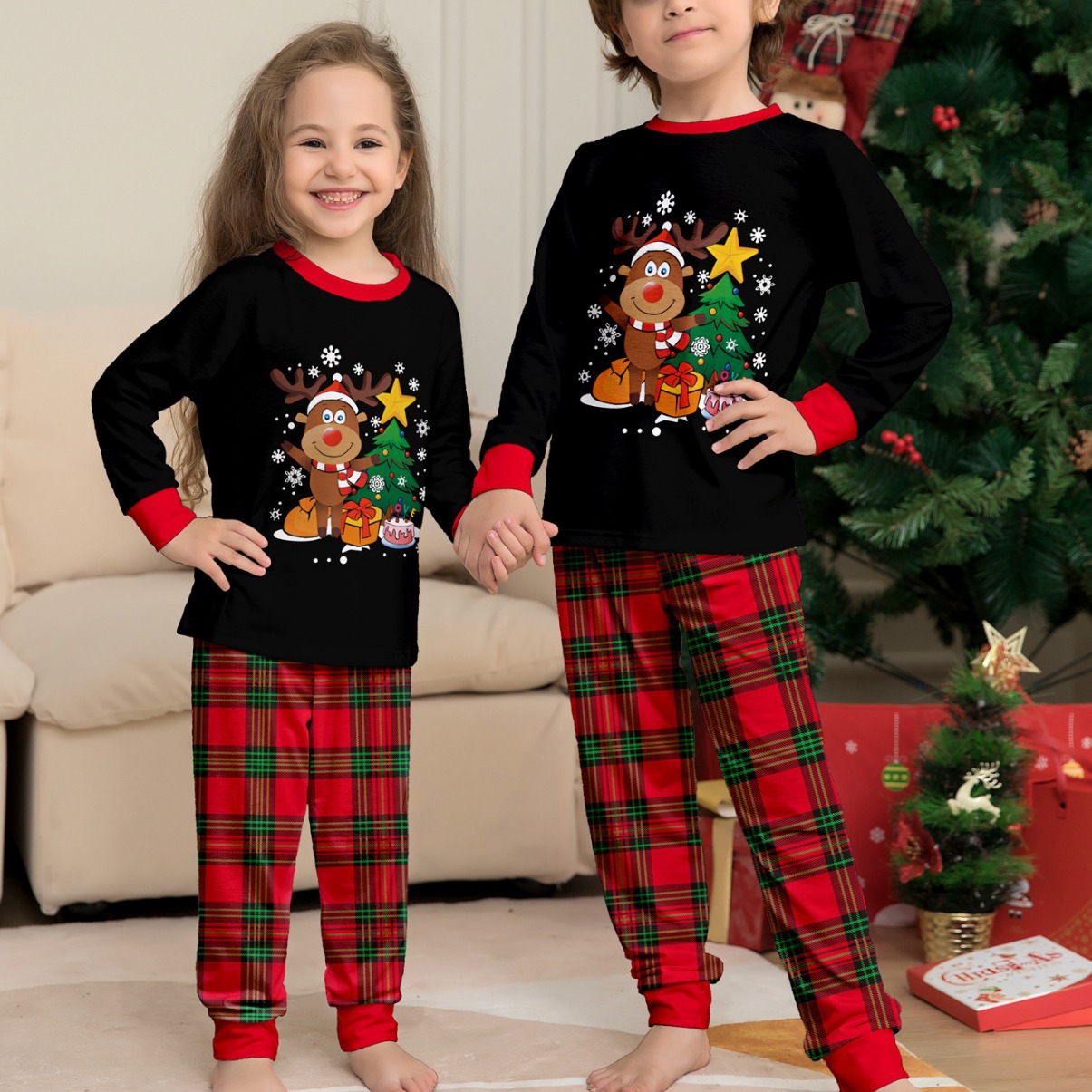 Autumn and winter cartoon elk  - Family Tree Print のレビューと価格