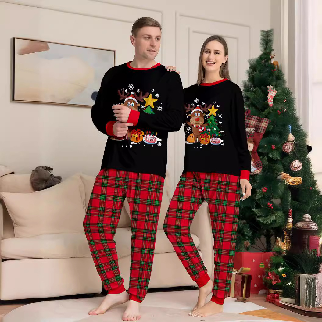 Autumn and winter cartoon elk  - Family Tree Print のレビューと価格