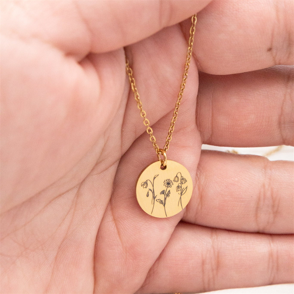 Family Birth flower Necklace C - Birth Flower Necklace のレビューと価格
